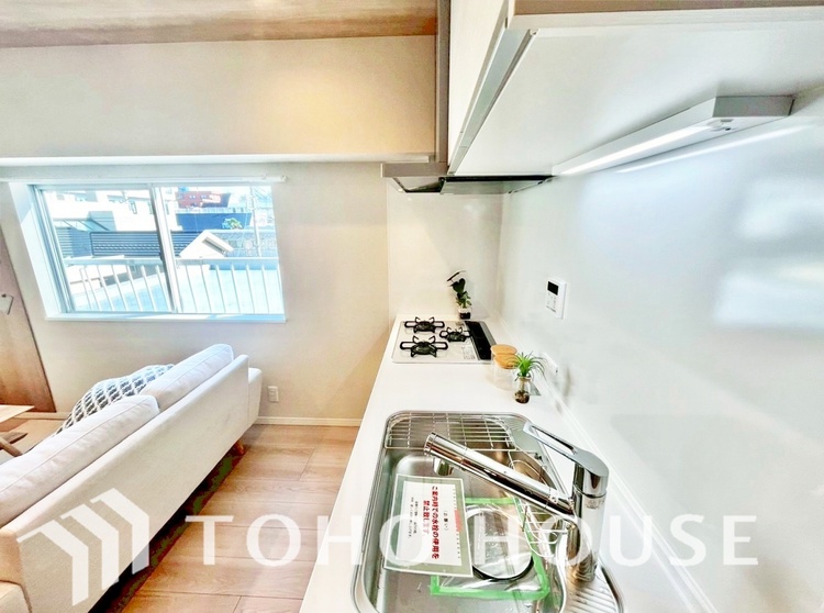 キッチン キッチンは家族の絆を育む大切な空間。シンプルで使い易いシステムキッチンで愉しく作る料理は愛情のある美味しいご馳走に。家族で使えるダイニングキッチンです。