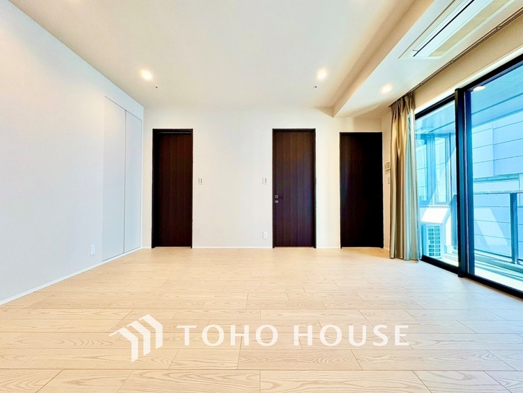 内装 光に包まれるように設計された空間。太陽の光が爽やかな目覚めを誘う。きっと今日も素敵な1日に。