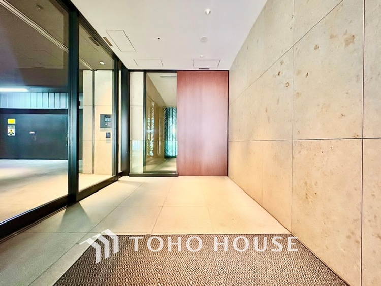 エントランス エントランスはマンションの顔。清潔感、存在感のあるエントランスは居住者の心を豊かにする。