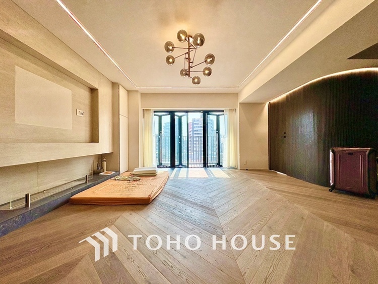 内装 太陽光をたくさん感じながら、明るく豊かな暮らしを約束する住まい。四季の移ろいを感じながら、我が子の成長を見守る。そんな家がここに。