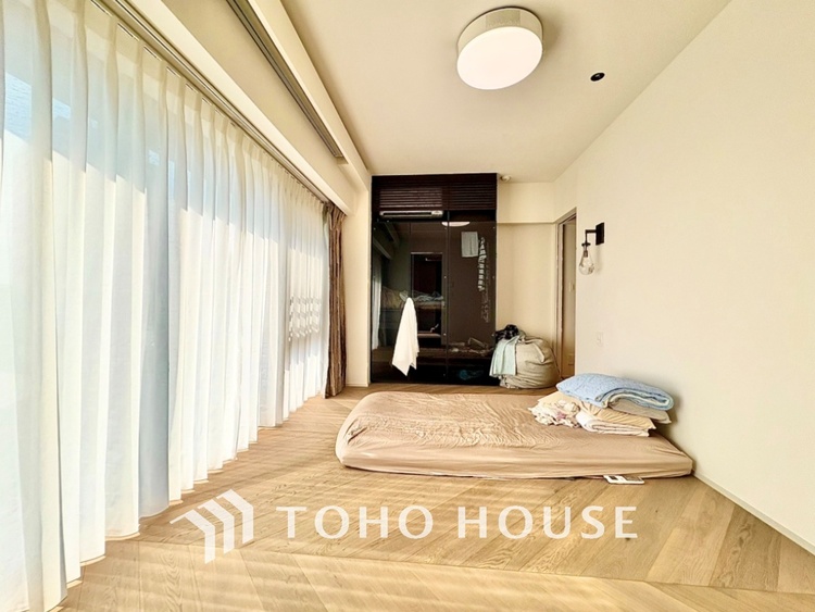 内装 光に包まれるように設計された空間。太陽の光が爽やかな目覚めを誘う。きっと今日も素敵な1日に。