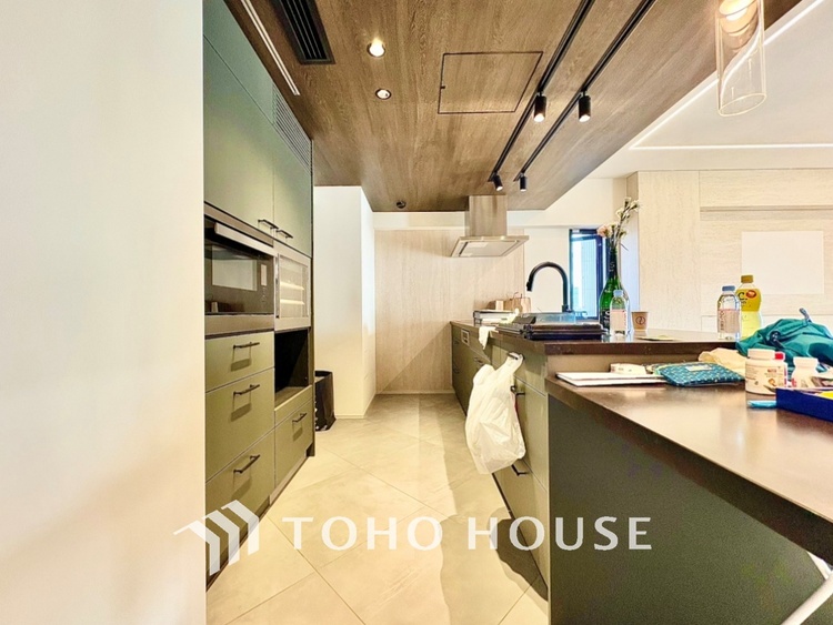 キッチン インテリアだけでなく、毎日のお料理を楽しく、軽やかにする多彩な設備・仕様。