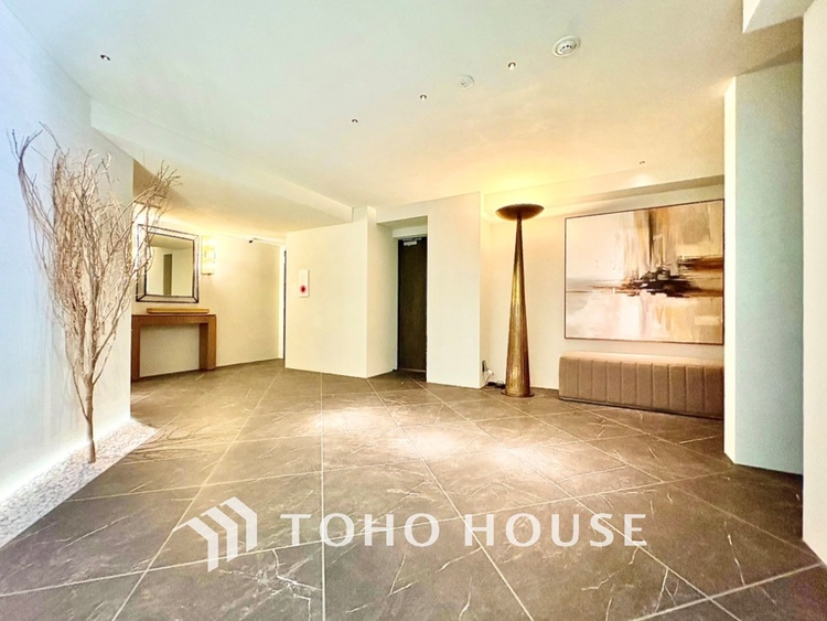 エントランス エントランスはマンションの顔。清潔感、存在感のあるエントランスは居住者の心を豊かにする。