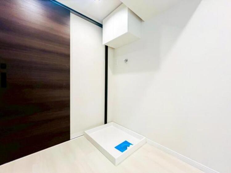 洗面 【洗面・脱衣所】ストレスフリーな広いランドリースペース。大きな洗濯機乾燥機もしっかりとおけます。