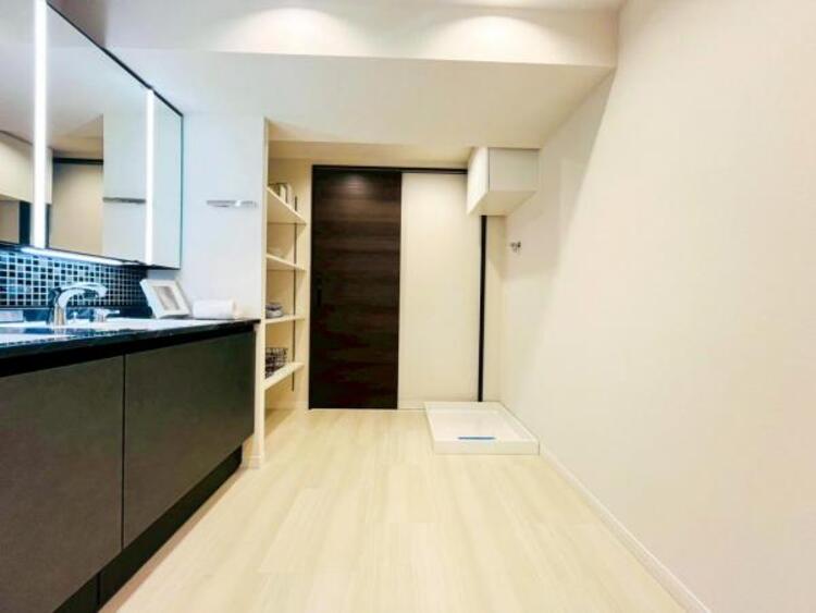 洗面 【洗面・脱衣所】使用頻度の高い場所だからこそ便利な空間に。多人数での使用も考えた便利な空間です