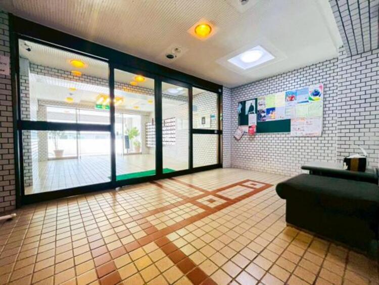 その他 【ロビー】エントランスを潜ると清潔感あるロビーが広がります。