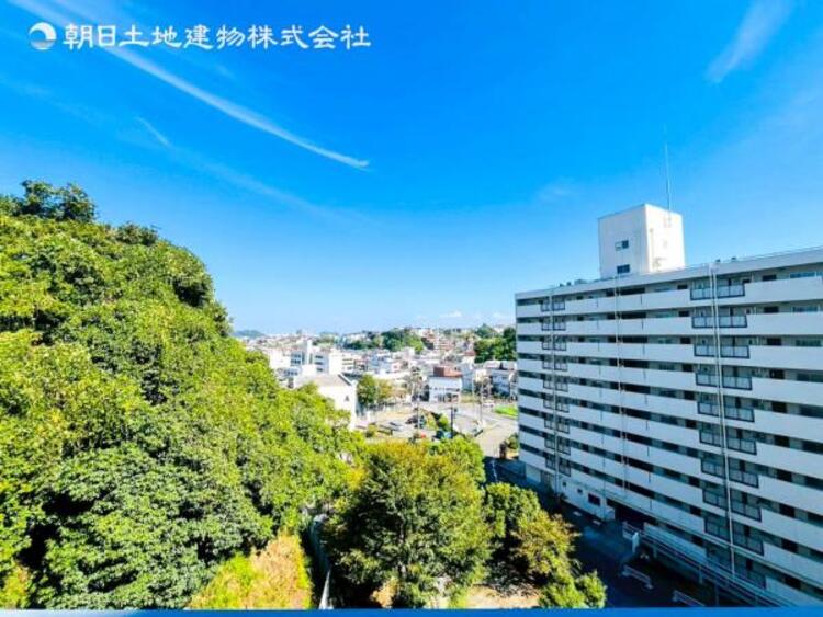 その他 陽当りを加味した場所に配置したバルコニーは多くの衣類と布団を同時に干せるほどの広さを確保しました。しっかりと陽、風を浴びて乾かしてくれます。