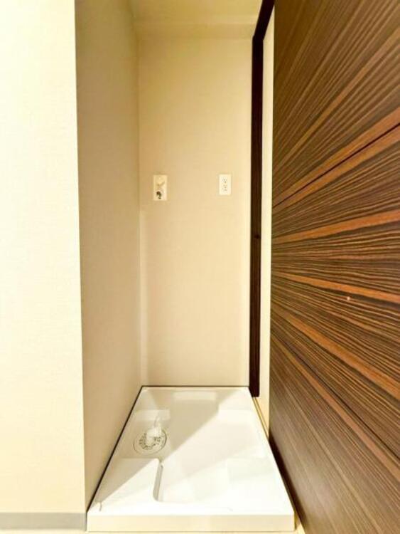 洗面 【洗面・脱衣所】ストレスフリーな広いランドリースペース。大きな洗濯機乾燥機もしっかりとおけます。