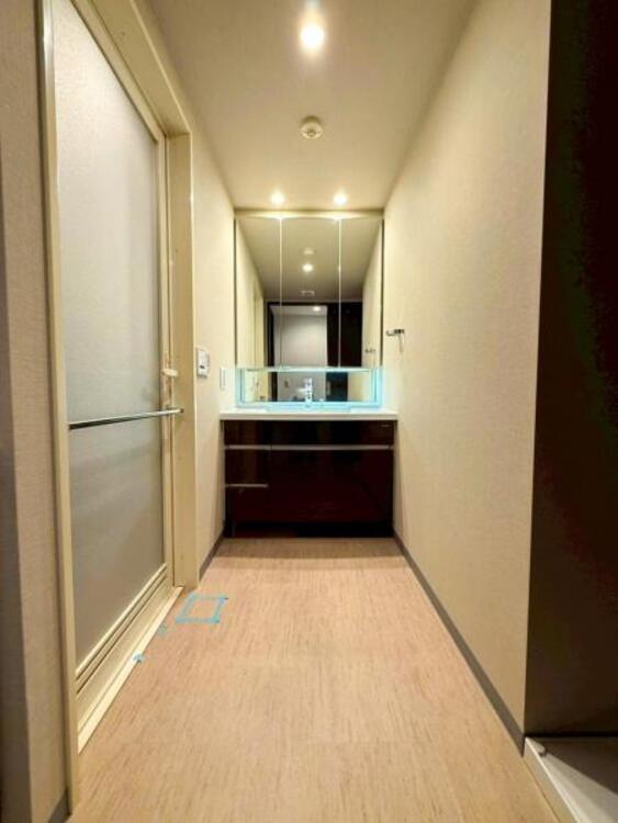 洗面 【洗面・脱衣所】使用頻度の高い場所だからこそ便利な空間に。多人数での使用も考えた便利な空間です