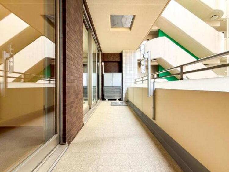 バルコニー 【バルコニー】太陽の光と爽やかな風でお洗濯物は気持ちいいです。