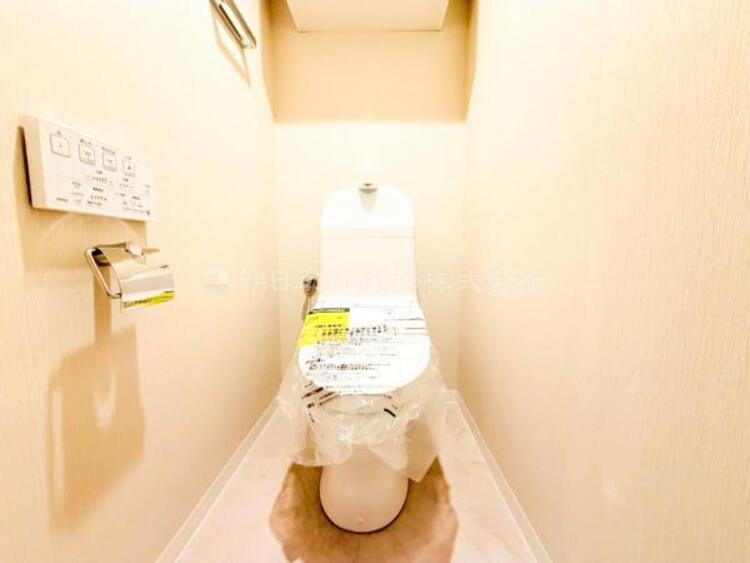 トイレ 【トイレ】ウォシュレット、保温機能付き便座など充実の設備です　お掃除がしやすくストレスフリー！！ 