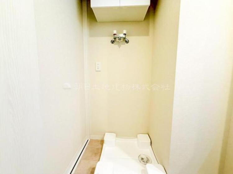 洗面 【洗面・脱衣所】ストレスフリーな広いランドリースペース。大きな洗濯機乾燥機もしっかりとおけます。 