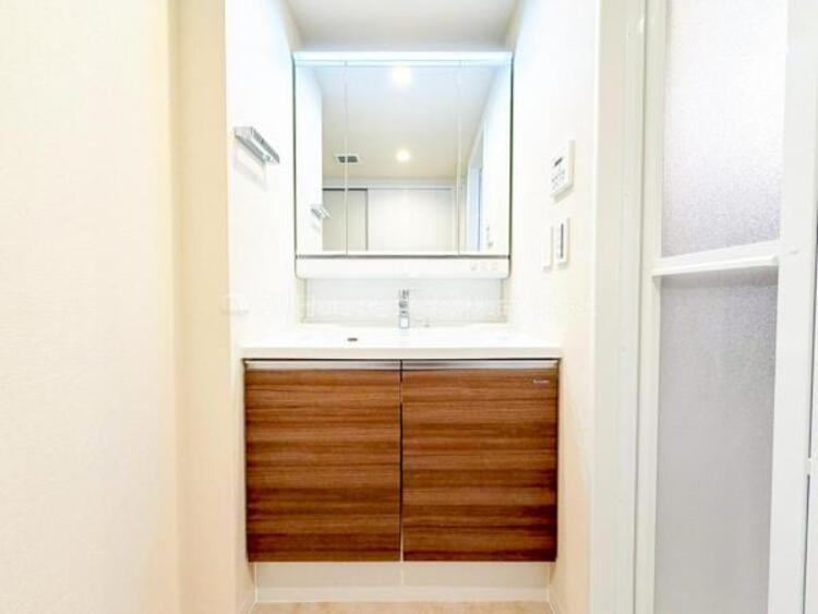 洗面 【洗面・脱衣所】普段は人目につかないスペースにもこだわりを。つくり手の気持ちを『心』がつたわります。 