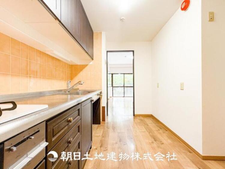 キッチン お食事の準備や後片付けなどの家事を少しでも楽にするキッチンスペースを目指しました。