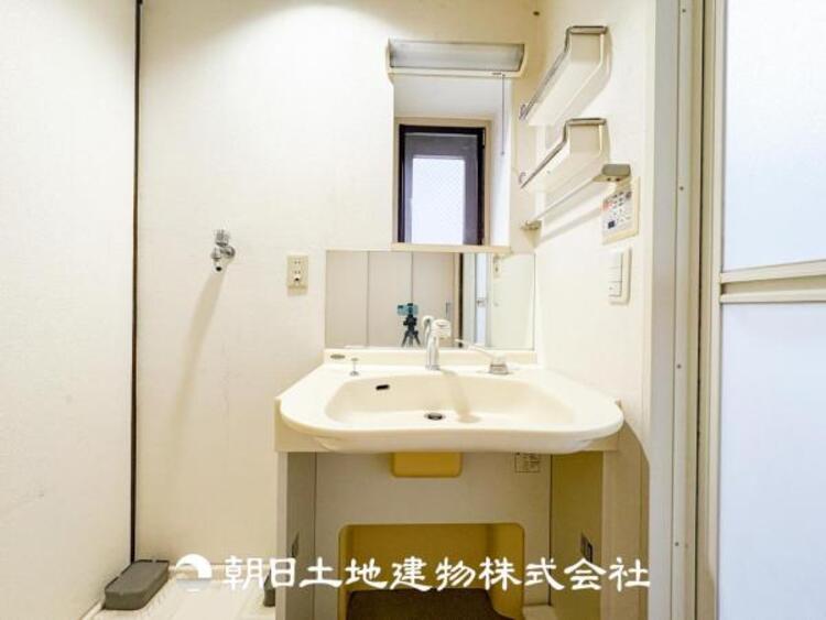 洗面 慌ただしい1日が始まり、充実した1日の終わりを締めくくる洗面所。