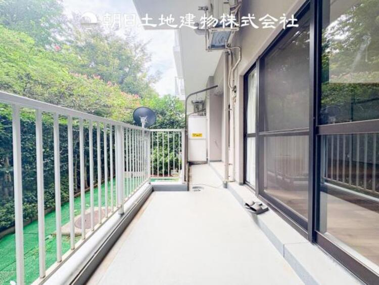 バルコニー 太陽に愛された家。陽当り・通風に優れた魅力的で快適さを追求した住宅です。