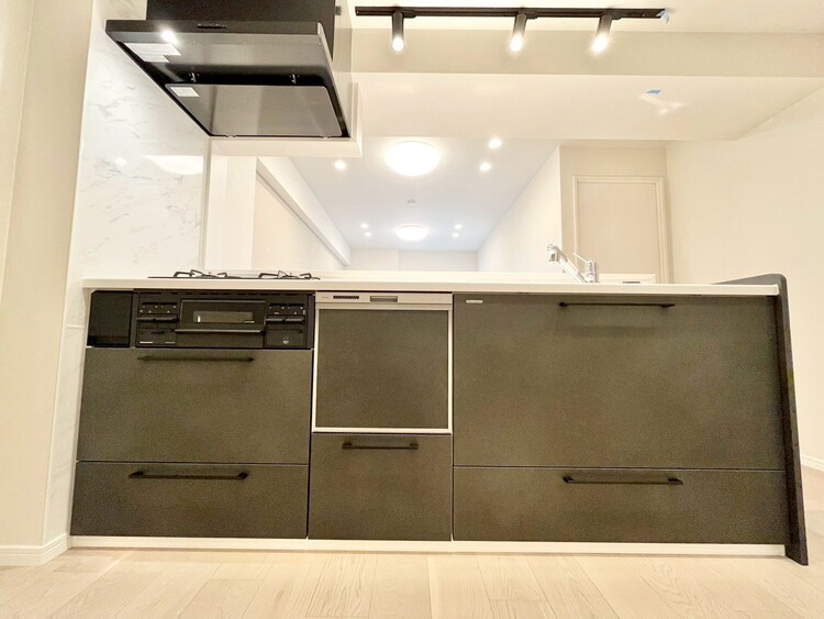 キッチン スマートな意匠と充実の機能を備えたキッチンが、暮らしにおいしい彩りを添えます。