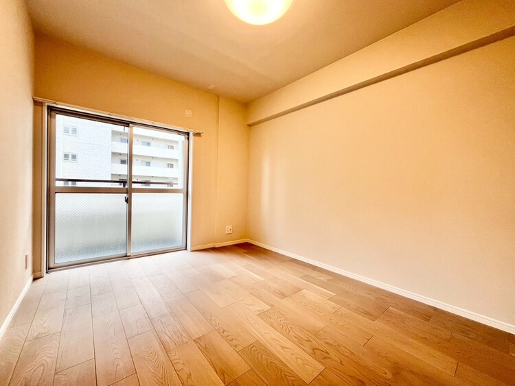 寝室 ベッドも十分に設置するスペースがあります。