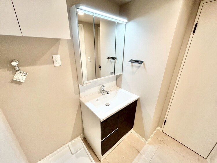 洗面 何かと物が増える場所だからこそ、スッキリと見映えの良い空間に。