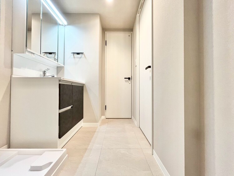 洗面 清潔感と心地よさを重視した、上質感漂うパウダールーム。