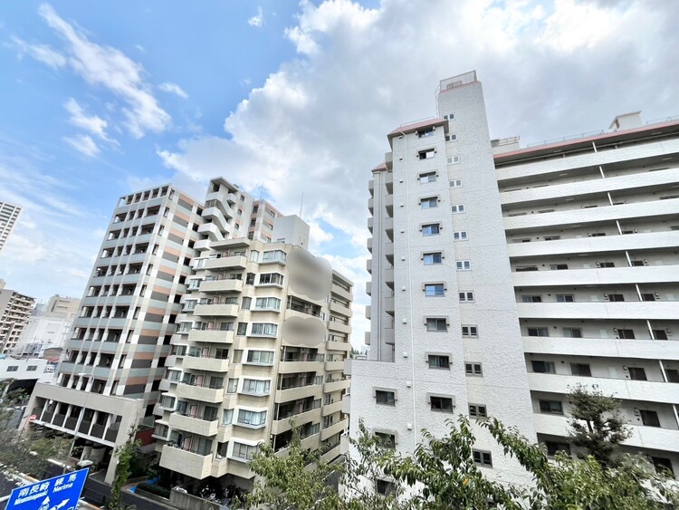 バルコニー 窓を開けると広がる青空。心をリフレッシュして日々を過ごしていきましょう。