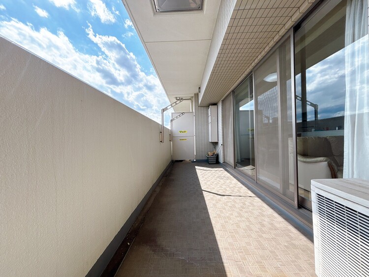 バルコニー 暮らしの中で、光と風を演出してくれるバルコニー。