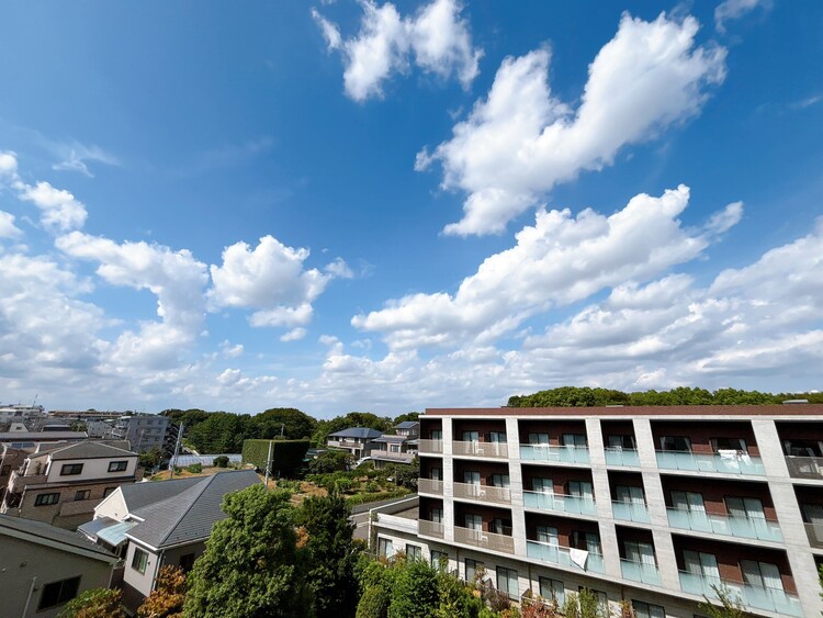 バルコニー 頬をなでる、優しい風を感じることが出来ます。