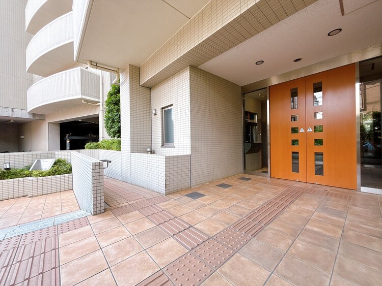 エントランス 外と内をつなぐエントランスは、まさに顔となる場所。