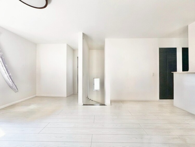 居間 居心地の良い空気感は、暮らしのステージを彩り、心からのやすらぎと満足感を与えてくれます。