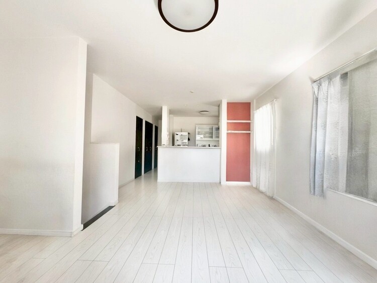 居間 飾り過ぎないシンプルな内装と偏り過ぎないデザインで統一しました。