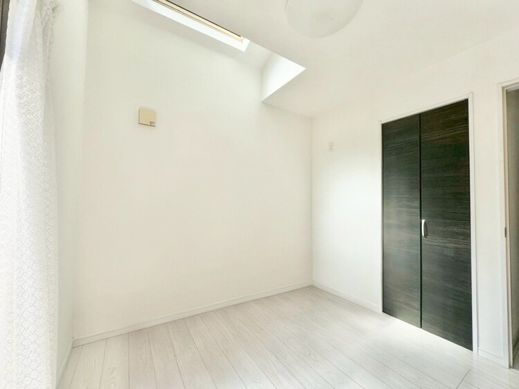 寝室 ベッドも十分に設置するスペースがあります。