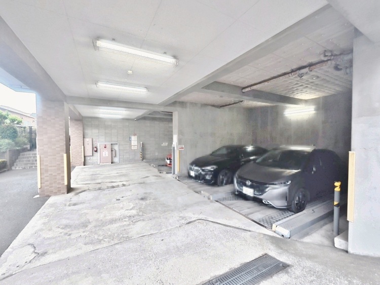駐車場 本物件の駐車スペースです。仕様・条件等ご不明な点は、お気軽にお問合せくださいませ。