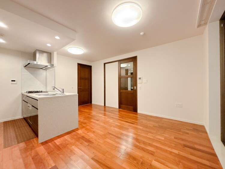 居間 居心地の良い空気感は、暮らしのステージを彩り、心からのやすらぎと満足感を与えてくれます。