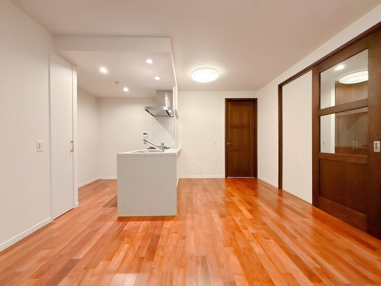 居間 飾り過ぎないシンプルな内装と偏り過ぎないデザインで統一しました。