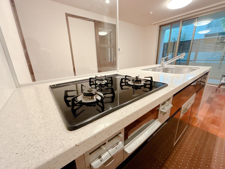 キッチン 洗練されたスタイリッシュなデザイン性と使いやすさを備えた仕様。