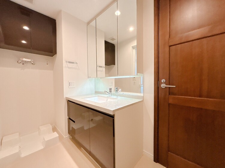 洗面 何かと物が増える場所だからこそ、スッキリと見映えの良い空間に。