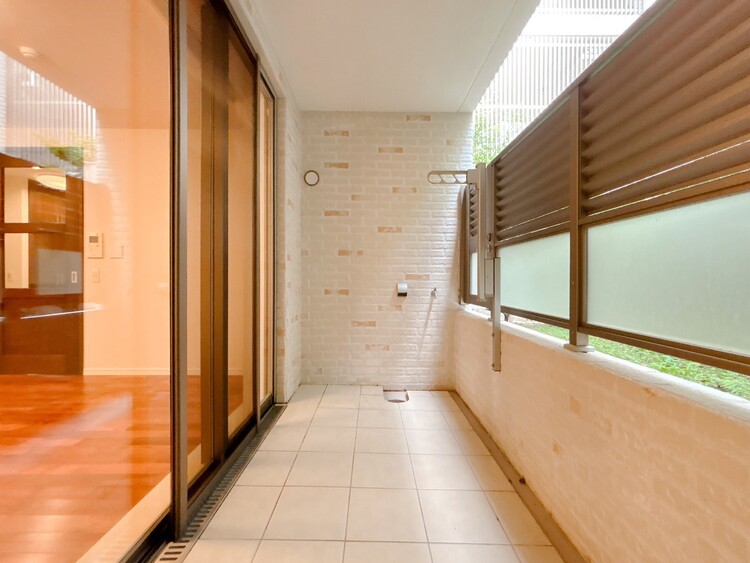 バルコニー 暮らしの中で、光と風を演出してくれるバルコニー。