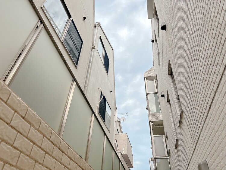 バルコニー 窓を開けると広がる青空。心をリフレッシュして日々を過ごしていきましょう。