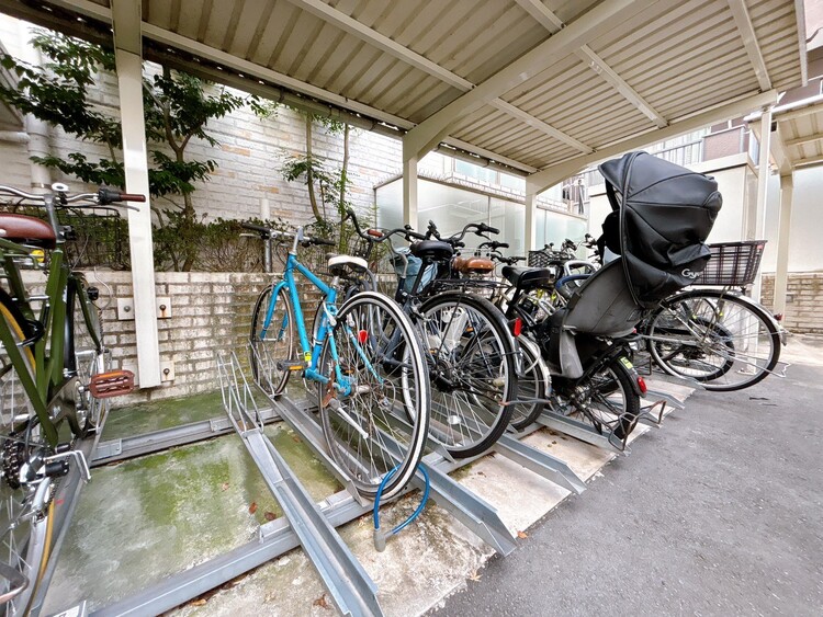 その他 敷地内にある駐車スペースです。空き状況は、お気軽にお問合せください。