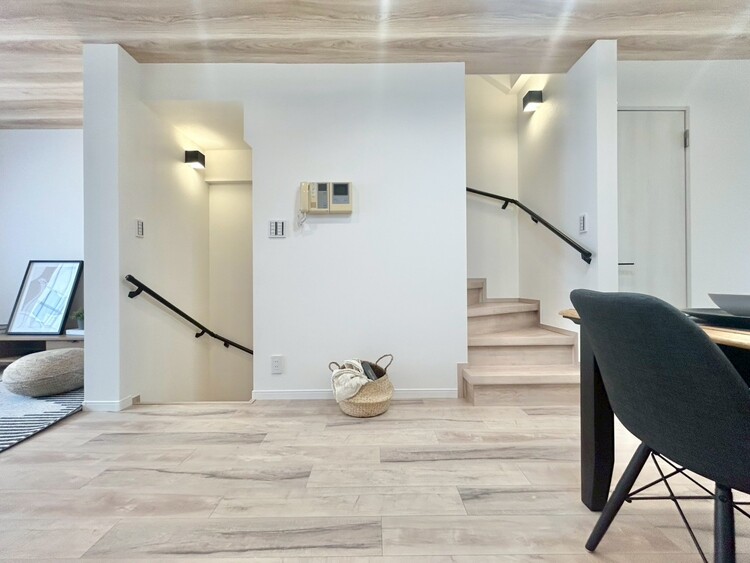 居間 快適に過ごす毎日を求めて、暮らしの中でご自身の「マイホーム」に創り上げてください。