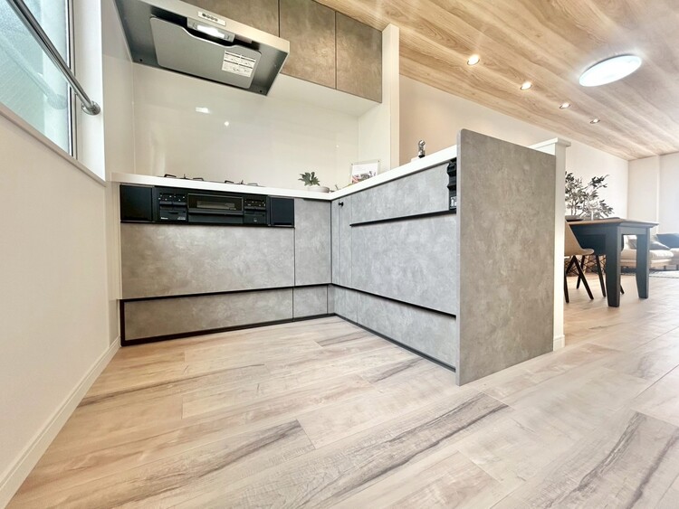 キッチン 洗練されたスタイリッシュなデザイン性と使いやすさを備えた仕様。