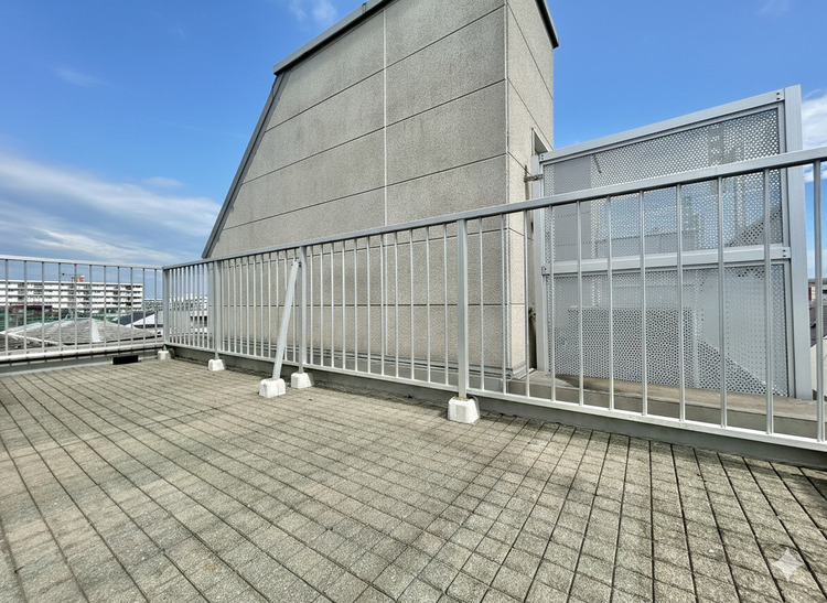 バルコニー 暮らしの中で、光と風を演出してくれるバルコニー。