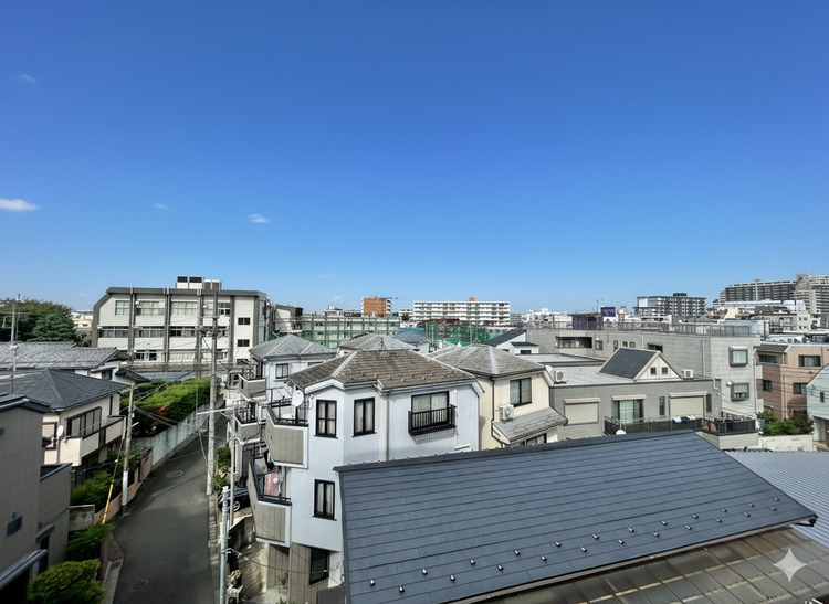 バルコニー 頬をなでる、優しい風を感じることが出来ます。