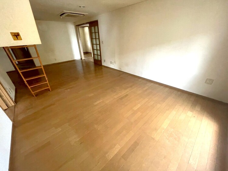 居間 居心地の良い空気感は、暮らしのステージを彩り、心からのやすらぎと満足感を与えてくれます。