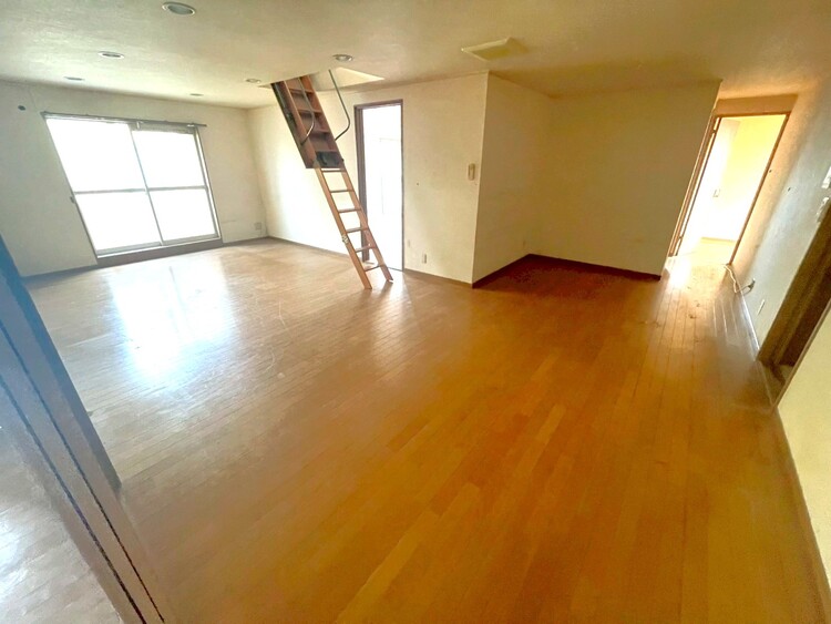 居間 飾り過ぎないシンプルな内装と偏り過ぎないデザインで統一しました。