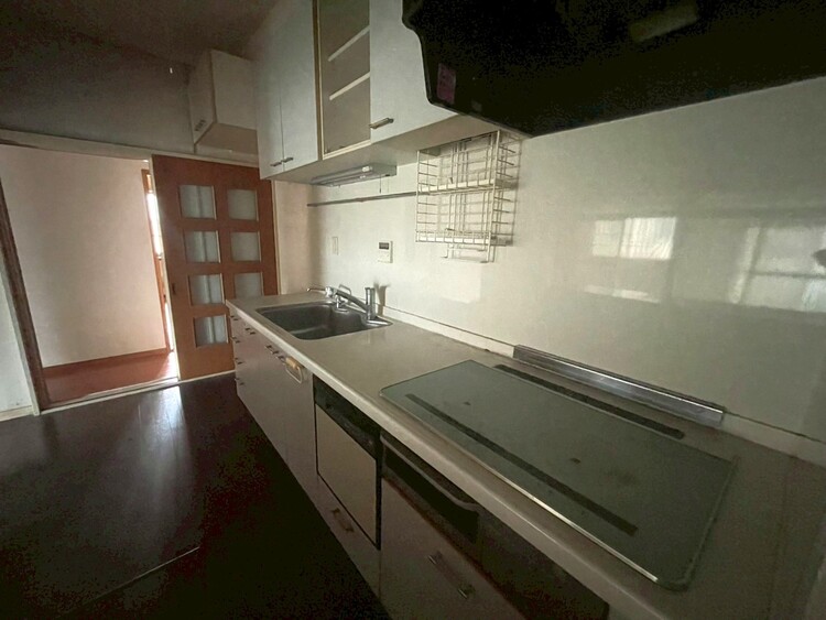 キッチン スマートな意匠と充実の機能を備えたキッチンが、暮らしにおいしい彩りを添えます。