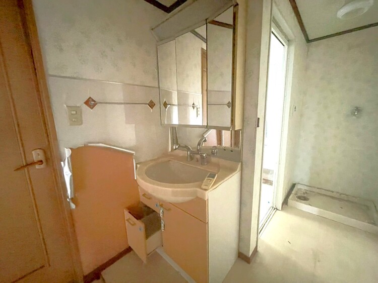 洗面 何かと物が増える場所だからこそ、スッキリと見映えの良い空間に。