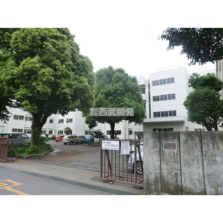 周辺 富士見中学校(約800m)