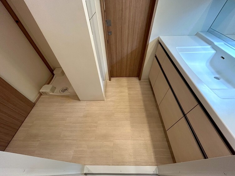 その他 十分な広さの脱衣所。