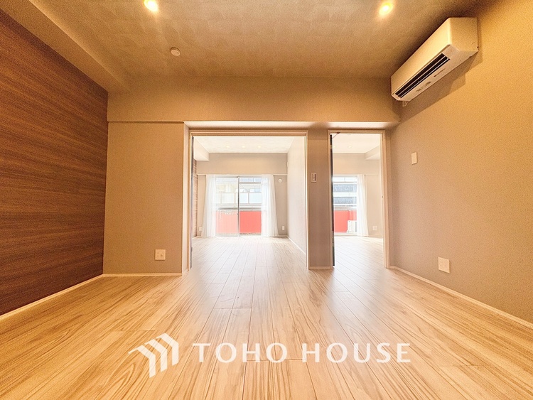 内装 ◆サンサンと◆差し込む太陽の光がこのリビングに笑いをもたらす。